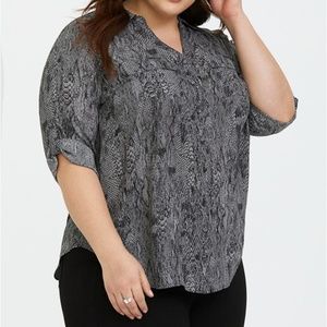 BNWT GREY SNAKESKIN GEORGETTE BUTTON-DOWN BLOUSE